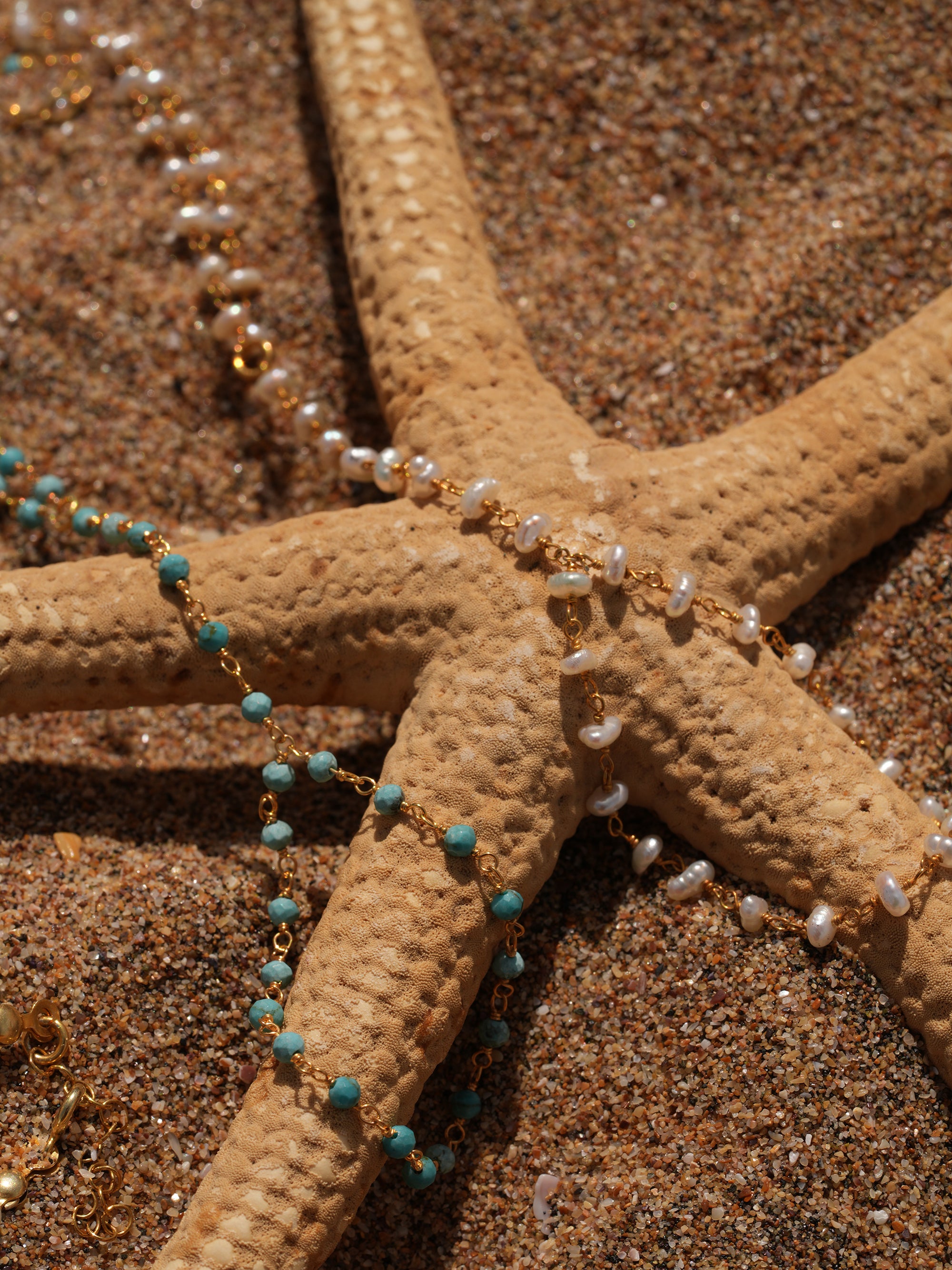 Sant Pearl Hand Chain