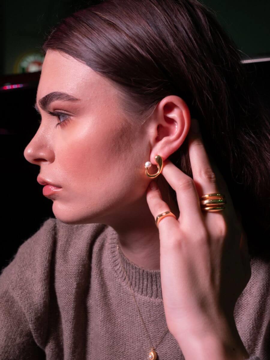 Meya Spiral Hoop Earrings